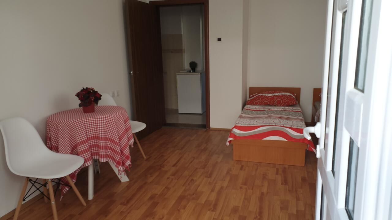 Отели типа «постель и завтрак» Vladimir Apartments Шушань-14